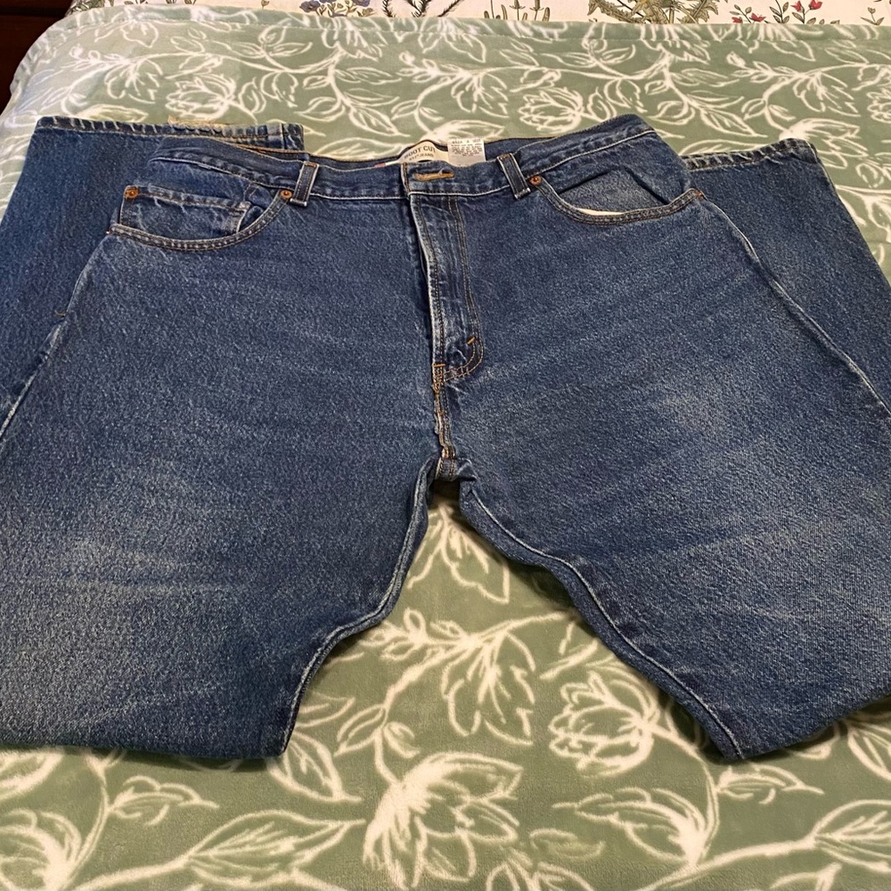 Levi's Blue Bootcut Jeans with Classic Indigo Hue - Picture 4 of 4